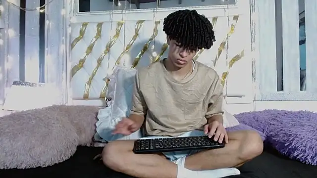 Snapshot of ian_smith_ chatting on February 14, 11:40 am ian smith online show from February 14, 11:40 am