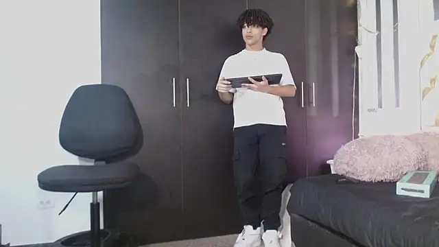 Snapshot of ian_smith_ chatting on February 18, 12:01 pm ian smith online show from February 18, 12:01 pm