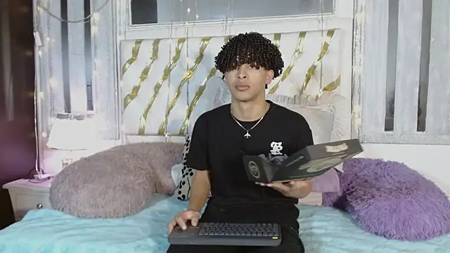 Snapshot of ian_smith_ chatting on February 27, 12:16 pm ian smith online show from February 27, 12:16 pm