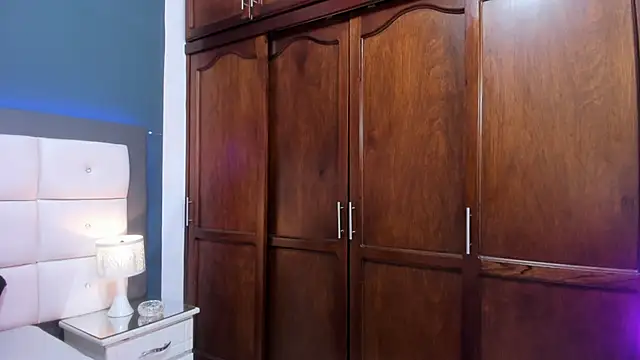 Snapshot of RED_VIOLETH chatting on February 2, 2:27 pm RED VIOLETH online show from February 2, 2:27 pm