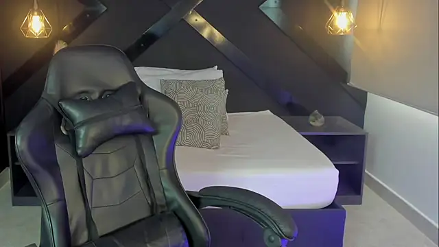 charlottee27  online show from February 28, 7:48 pm