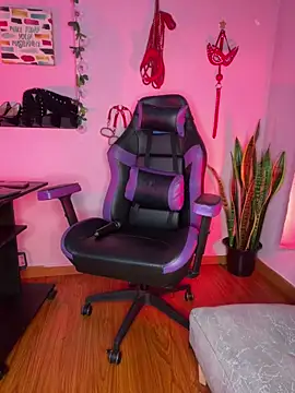 kenia thompsom01 online show from April 11, 10:58 pm