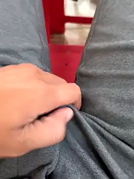 Snapshot of Castrol1289 chatting on February 17, 6:21 am Castrol1289 online show from February 17, 6:21 am