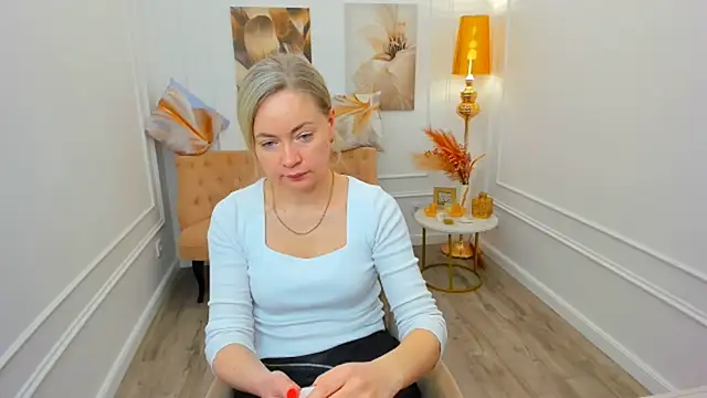 CharlotteKerti online show from April 17, 11:35 am