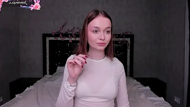 Snapshot of LillianPerry chatting on March 9, 5:28 pm LillianPerry online show from March 9, 5:28 pm