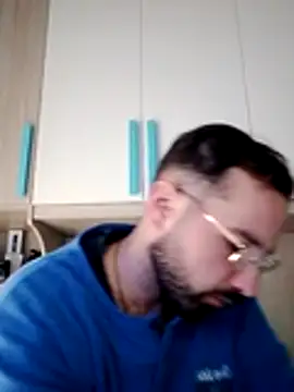 Snapshot of no-name15 chatting on February 14, 8:33 am no-name15 online show from February 14, 8:33 am