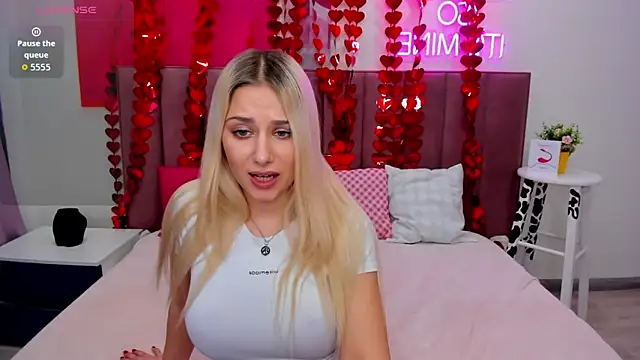 Snapshot of MIla_Stunning chatting on February 11, 1:21 am MIla Stunning online show from February 11, 1:21 am