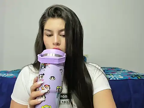 Snapshot of Karina27 chatting on February 13, 5:42 pm Karina27 online show from February 13, 5:42 pm