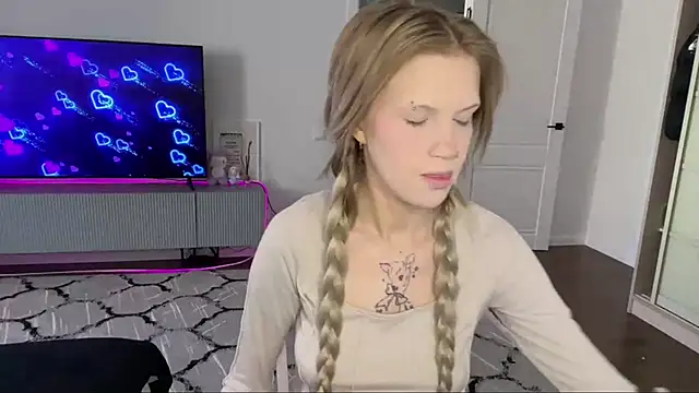 Snapshot of DannSago chatting on February 11, 11:04 am DannSago online show from February 11, 11:04 am