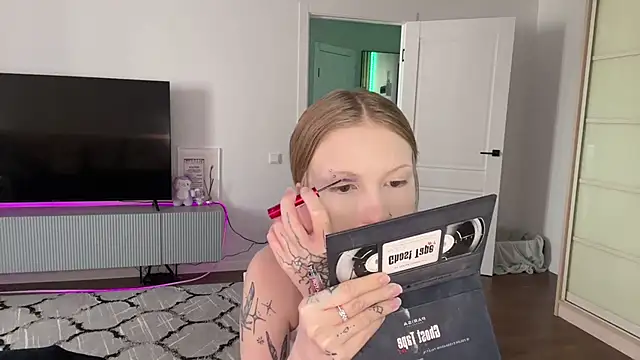 Snapshot of DannSago chatting on February 19, 9:38 am DannSago online show from February 19, 9:38 am