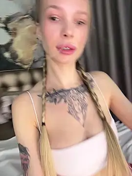 Snapshot of ElyseeXXX chatting on February 15, 10:50 pm ElyseeXXX online show from February 15, 10:50 pm