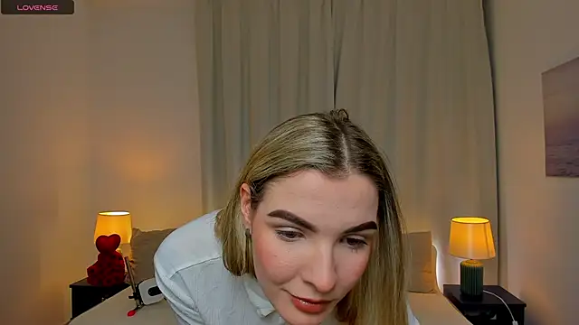 Snapshot of SinLuna_ chatting on February 20, 4:40 pm SinLuna online show from February 20, 4:40 pm