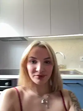 Snapshot of SinLuna_ chatting on June 12, 11:09 am SinLuna online show from June 12, 11:09 am