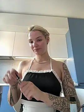 Snapshot of SinLuna_ chatting on June 19, 2:10 pm SinLuna online show from June 19, 2:10 pm