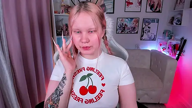 AnnieVibe online show from April 5, 5:32 pm