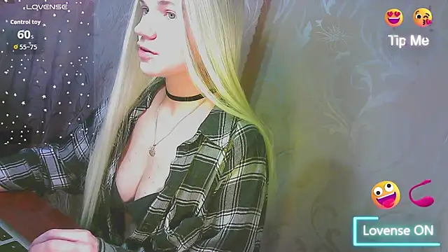 Snapshot of Shiny_Victoria chatting on February 8, 8:40 am Shiny Victoria online show from February 8, 8:40 am