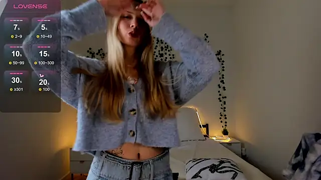 Snapshot of EllyMartinez chatting on February 12, 5:41 pm EllyMartinez online show from February 12, 5:41 pm