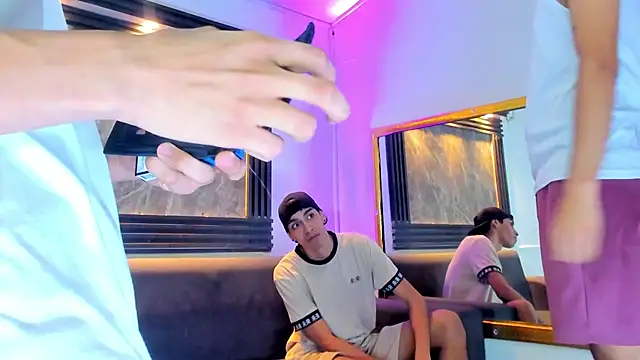 Snapshot of biig_boy chatting on February 2, 8:07 pm biig boy online show from February 2, 8:07 pm