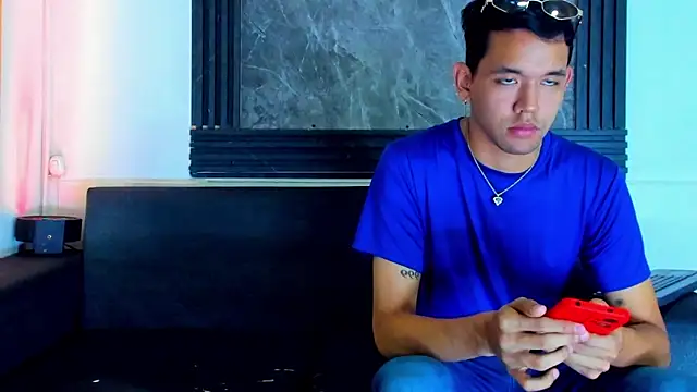 Snapshot of biig_boy chatting on February 4, 7:42 pm biig boy online show from February 4, 7:42 pm