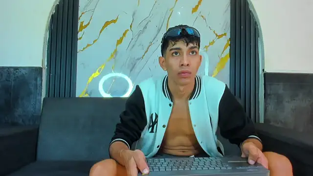 Snapshot of biig_boy chatting on February 11, 8:25 pm biig boy online show from February 11, 8:25 pm