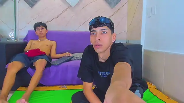 Snapshot of biig_boy chatting on February 18, 7:21 pm biig boy online show from February 18, 7:21 pm