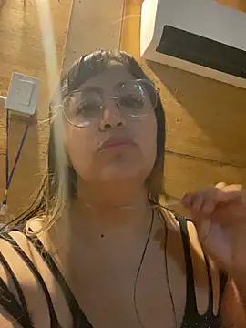 Snapshot of calistrababy chatting on February 2, 2:54 am calistrababy online show from February 2, 2:54 am