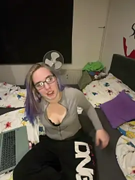 Snapshot of Red_desteny chatting on March 1, 8:00 pm Red desteny online show from March 1, 8:00 pm