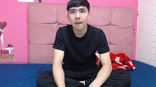 massimoferrera303av online show from February 16, 6:26 pm