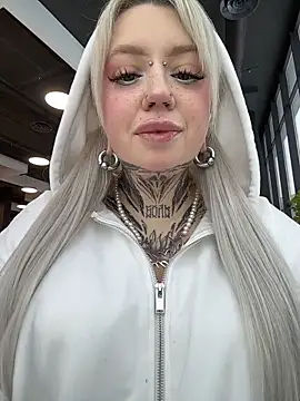 Snapshot of Chiibi chatting on February 9, 9:57 am Chiibi online show from February 9, 9:57 am