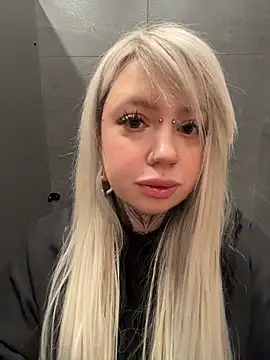 Snapshot of Chiibi chatting on February 13, 9:38 am Chiibi online show from February 13, 9:38 am