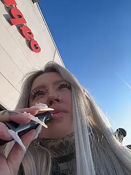 Snapshot of Chiibi chatting on February 18, 9:27 am Chiibi online show from February 18, 9:27 am