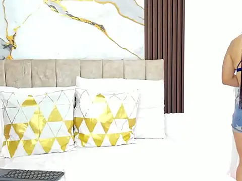 Snapshot of Atenis_thompson chatting on February 17, 6:03 pm Atenis thompson online show from February 17, 6:03 pm