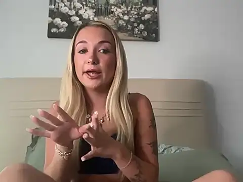 kelseyblu online show from April 5, 10:29 pm