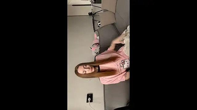 lunli0 online show from February 18, 7:04 am