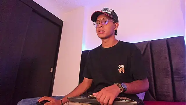 Snapshot of StellayDrake chatting on February 7, 3:21 am StellayDrake online show from February 7, 3:21 am