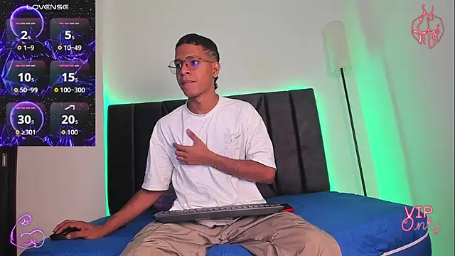 Snapshot of StellayDrake chatting on February 15, 1:41 pm StellayDrake online show from February 15, 1:41 pm