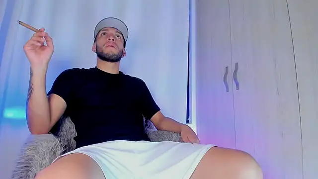 Snapshot of Velvet_Angel chatting on February 21, 7:48 pm Velvet Angel online show from February 21, 7:48 pm