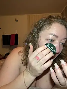 Snapshot of BBBWOOW chatting on February 9, 11:53 pm BBBWOOW online show from February 9, 11:53 pm