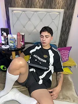 Samu Hott online show from February 7, 8:12 pm