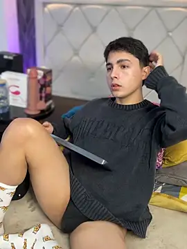 Samu Hott online show from February 19, 8:05 pm