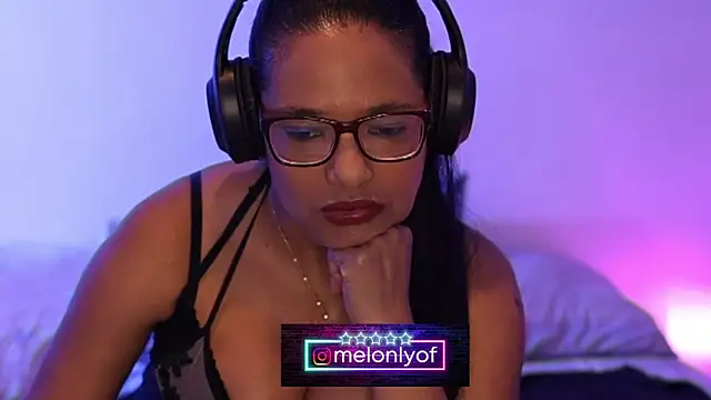 MelOnlyOf online show from March 2, 11:00 pm