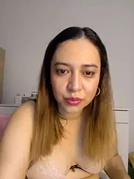 Snapshot of risitos23 chatting on June 24, 5:06 am risitos23 online show from June 24, 5:06 am