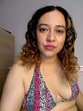 Snapshot of risitos23 chatting on June 28, 2:39 am risitos23 online show from June 28, 2:39 am
