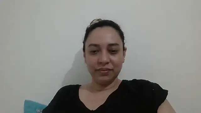 Snapshot of risitos23 chatting on July 4, 6:52 am risitos23 online show from July 4, 6:52 am