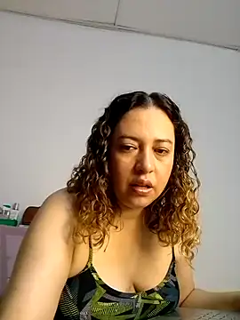 Snapshot of risitos23 chatting on July 19, 10:02 pm risitos23 online show from July 19, 10:02 pm