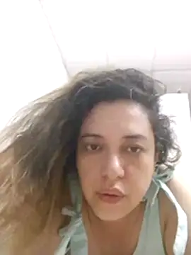 Snapshot of risitos23 chatting on July 22, 5:32 am risitos23 online show from July 22, 5:32 am