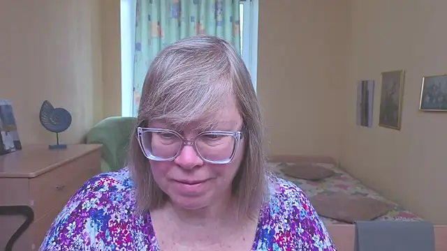 Snapshot of Emma_Eclipsee chatting on February 13, 8:54 am Emma Eclipsee online show from February 13, 8:54 am