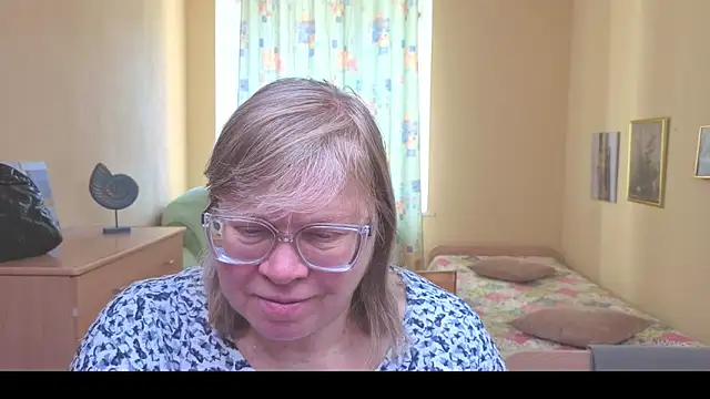 Snapshot of Emma_Eclipsee chatting on February 17, 8:00 am Emma Eclipsee online show from February 17, 8:00 am