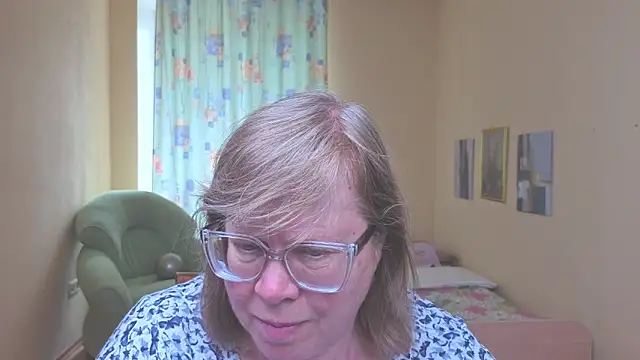 Emma Eclipsee online show from May 10, 11:26 am