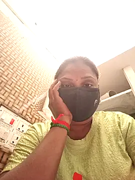 Snapshot of Tamil_Hot_Nisha chatting on February 18, 6:20 am Tamil Hot Nisha online show from February 18, 6:20 am